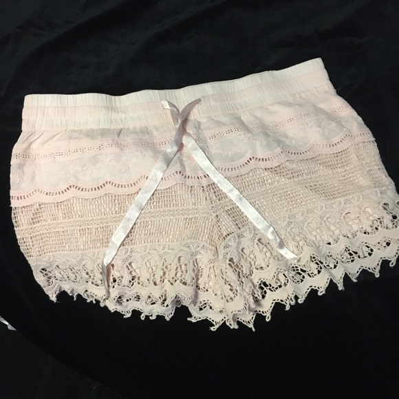 No Boundries.   Pink Scallop shorts - Picture 2 of 3